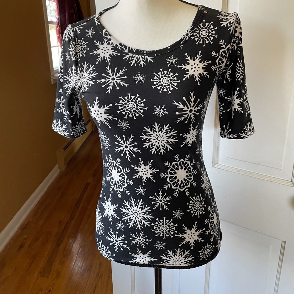 LuLaRoe Snowflake Top
